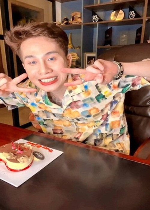 Trong buổi sinh nhật, Jack tâm sự với fan: “Thời gian qua kinh khủng quá, giờ phải ráng, phải cố gắng. Jack không muốn nói gì nữa, chả biết thận trọng như thế nào. Jack cũng mệt rồi. Mình sẽ sớm gặp lại”. Ảnh: VTC