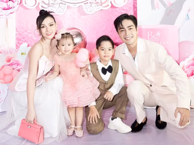 Chuyen tinh nhung cap “chi - em” lech tuoi trong showbiz Viet-Hinh-4