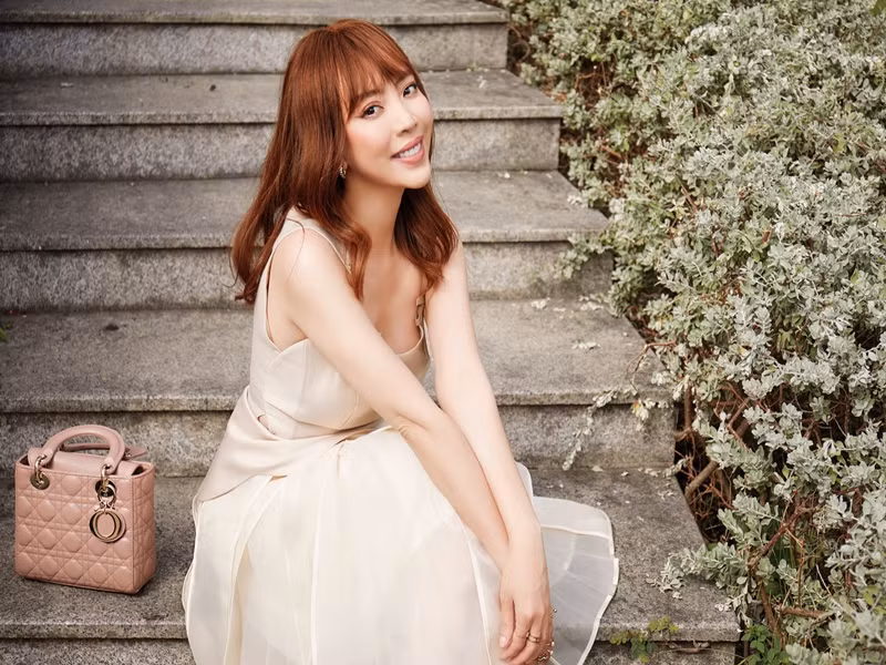 Trước khi nổi tiếng, giàu có như hiện tại, Thu Trang từng trải qua những tháng ngày vất vả chạy show với mức cát-sê chưa đầy 20.000 đồng, gia đình phá sản rơi vào cảnh túng quẫn.