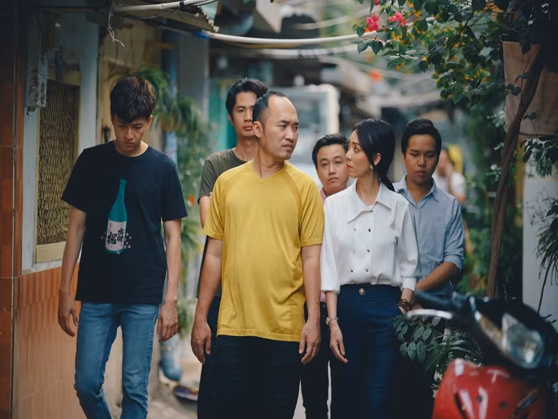 Thu Trang còn cùng ông xã Tiến Luật thành lập công ty giải trí - nơi sản xuất hàng loạt phim điện ảnh, web-drama ăn khách như: "Chị Mười Ba: 3 ngày sinh tử”, “Nghề siêu dễ”, “Thập tam muội”, “Chuyện xóm tui”.