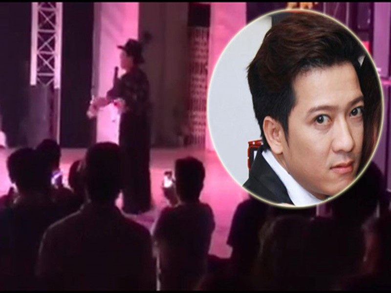 Trong một show diễn ở Tây Ninh vào tháng 2/2017, khi bị một số khán giả ném chai nước lên sân khấu, Trường Giang bỏ diễn. Một số khán giả khẳng định việc ném chai nước lên sân khấu hướng tới người lên tặng hoa chứ không phải Trường Giang. Ảnh: Saostar