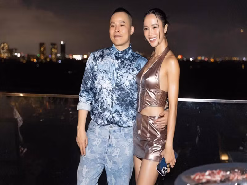 Bạn gái Cường Seven có mối quan hệ thân thiết với ông trùm chân dài.