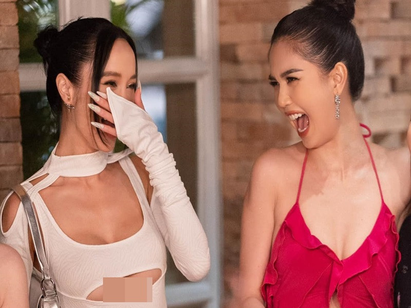 Xuất hiện bên cạnh "nữ hoàng nội y" Ngọc Trinh, Vũ Ngọc Anh quyến rũ không kém cạnh.