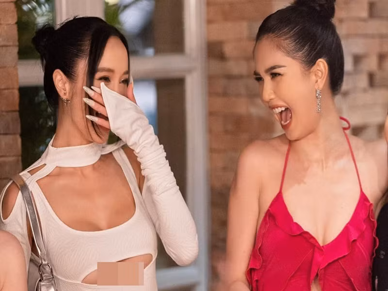 Xuất hiện bên cạnh "nữ hoàng nội y" Ngọc Trinh, Vũ Ngọc Anh quyến rũ không kém cạnh.