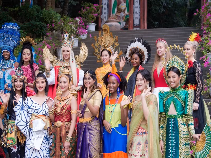 Những ngày qua, các thí sinh đặt chân đến nhiều địa danh nổi tiếng tại Vĩnh Phúc, Ninh Bình, Sơn La, Phú Thọ và khám phá những nét đặc sắc của văn hóa, ẩm thực. Ảnh: FBNV