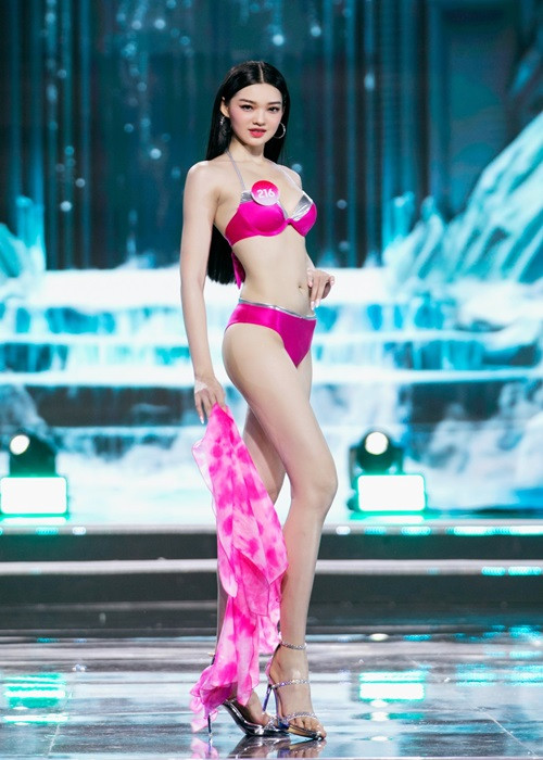 Cô gái gốc Bến Tre ngậm ngùi dừng bước ở top 10 chung cuộc.