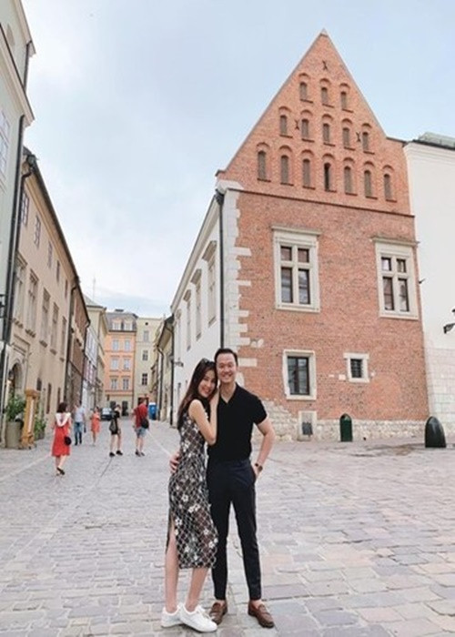 Bạn trai của Diễm My không chỉ điển trai mà còn tài giỏi. Anh được biết đến là doanh nhân có tiếng trong lĩnh vực xây dựng.