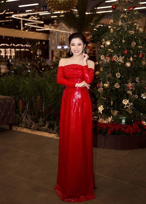 Theo Dân Trí, nữ ca sĩ từ chối tiết lộ về vấn đề cát sê nhưng cho biết con số mà chủ nhân buổi tiệc bỏ ra hoàn toàn tương xứng với chất lượng chương trình.