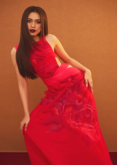 Cô được nhiều người yêu mến bởi tính cách thân thiện và gần gũi.