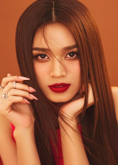 Người đẹp đảm nhiệm nhiều vị trí quan trọng trong các show diễn thời trang lớn, nhỏ.