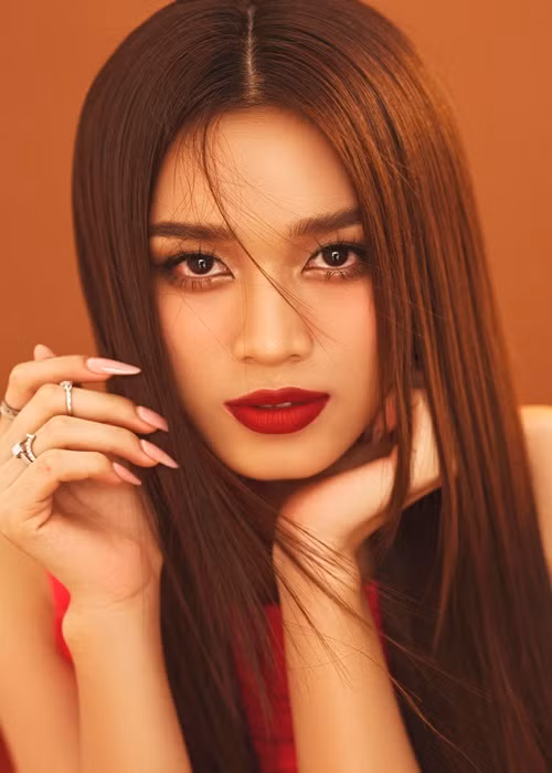 Người đẹp đảm nhiệm nhiều vị trí quan trọng trong các show diễn thời trang lớn, nhỏ.