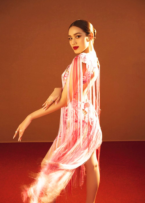 Đỗ Thị Hà sẽ trao vương miện cho cô gái giành chiến thắng trong chung kết Hoa hậu Việt Nam 2022 diễn ra vào tối ngày 23/12.