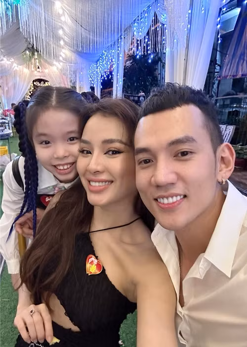 Phương Trinh Jolie mang bầu lần 2 sau 10 năm có con gái Mia.