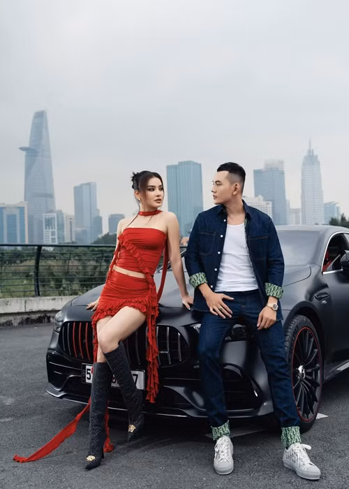 Phương Trinh Jolie chụp ảnh kỷ niệm khi mang bầu 9 tuần.