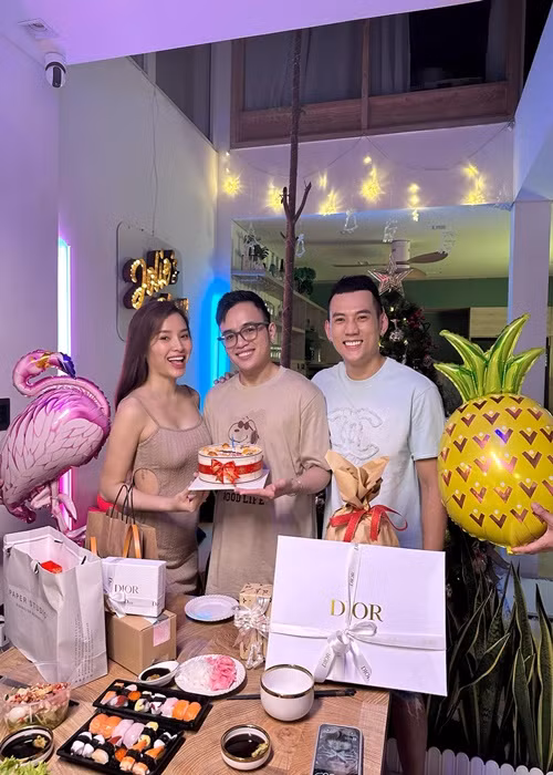 Nữ ca sĩ không bị ốm nghén như những bà bầu khác.