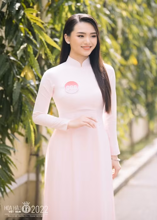 Đinh Khánh Hòa 3 lần lọt top, gồm top 18 Người đẹp nhân ái, top 8 Người đẹp thể thao và top 7 Người đẹp truyền thông.