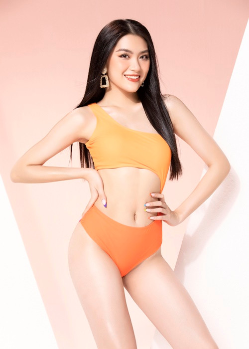 Phan Phương Oanh lọt top cả 3 phần thi phụ quan trọng: top 18 Người đẹp nhân ái, top 3 Best in swimsuit, top 7 Người đẹp truyền thông. Cô gái này gây ấn tượng bởi nhan sắc xinh đẹp, sự tự tin và trình độ ngoại ngữ IELTS 6.5.