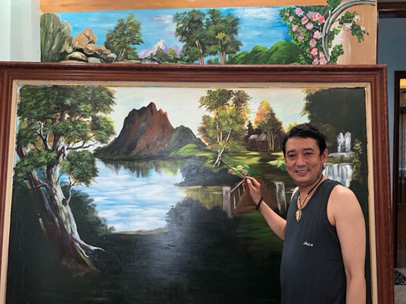Chiến Thắng chia sẻ trên Tổ Quốc, anh thích vẽ tranh từ những ngày học tiểu học, thậm chí từng mơ ước sẽ trở thành họa sĩ. Những năm gần đây, nam diễn viên vẽ tranh để treo trong nhà hay để tặng người thân, bạn bè. Ảnh: FBNV