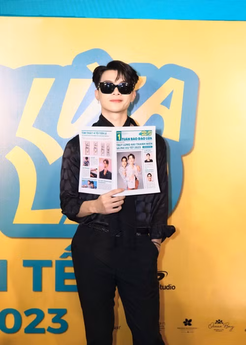 Đáng chú ý, ê-kíp phim bật mí “cảnh nóng” của Anh Tú và nghệ sĩ Đại Nghĩa. Anh Tú cho biết bản thân không ngại khi quay cảnh thân mật với đàn anh. Ảnh: Molistar