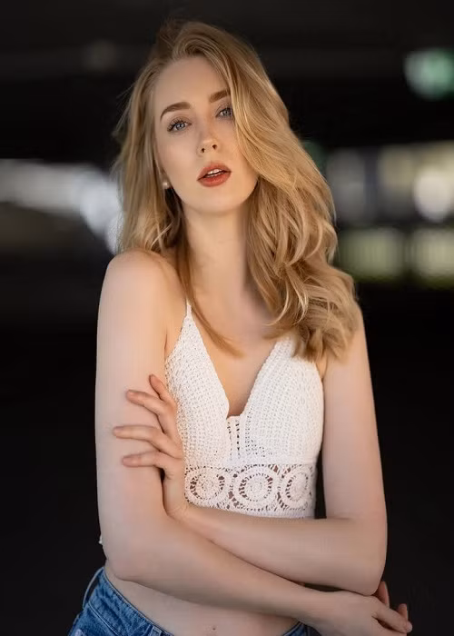 Chân dài 22 tuổi học lịch sử và triết học tại Đại học Ruhr (Đức). Ảnh: Instagram