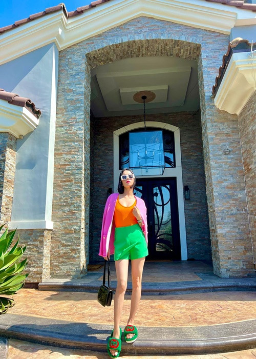 Khi sang Mỹ, Lệ Quyên ở căn biệt thự có diện tích 400m2. Ảnh: FBNV