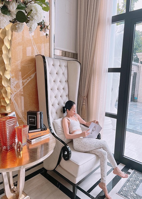 Không chỉ ăn mặc sang trọng, Lệ Quyên còn ở biệt thự. Ảnh: FBNV