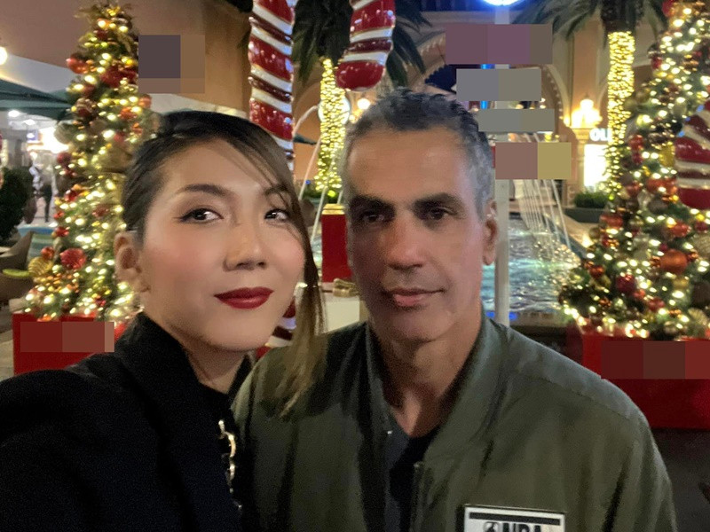 Ngọc Quyên và bạn trai xem phim tại rạp sau đó dạo phố.