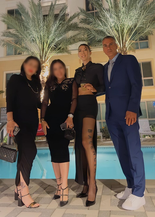 Ngọc Quyên thường xuyên được nửa kia tháp tùng khi tham gia các sự kiện.