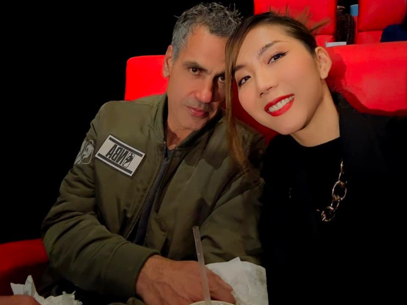 Trên trang cá nhân, siêu mẫu Ngọc Quyên vừa chia sẻ loạt ảnh hẹn hò người yêu ngoại quốc.