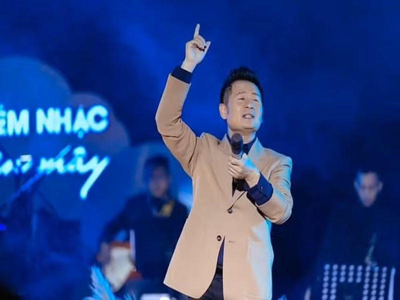 Trong cuộc phỏng vấn với Người đưa tin hồi tháng 6/2022, Bằng Kiều cho biết, anh đang ở Việt Nam nhiều hơn, cũng có nhiều show, event hơn. Ảnh: FBNV