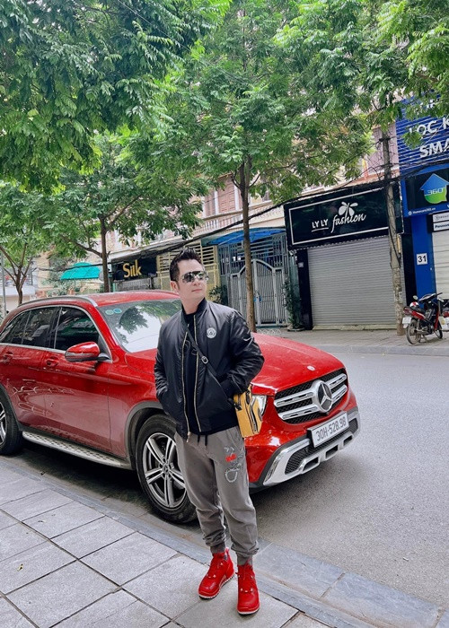 Hiện tại, Bằng Kiều cũng hạnh phúc bên nửa kia của mình. Về danh tính lẫn hình ảnh bạn gái, nam ca sĩ giữ kín. Ảnh: FBNV