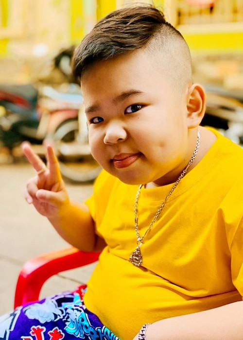 Chị Nguyễn Thị Ngọc Trang - mẹ Ku Tin từng tiết lộ, một bầu show bên Mỹ mời Ku Tin sang biểu diễn với cát-sê 7.500 USD nhưng gia đình từ chối vì Ku tin còn nhỏ và bận việc học. Ảnh: Dân Việt