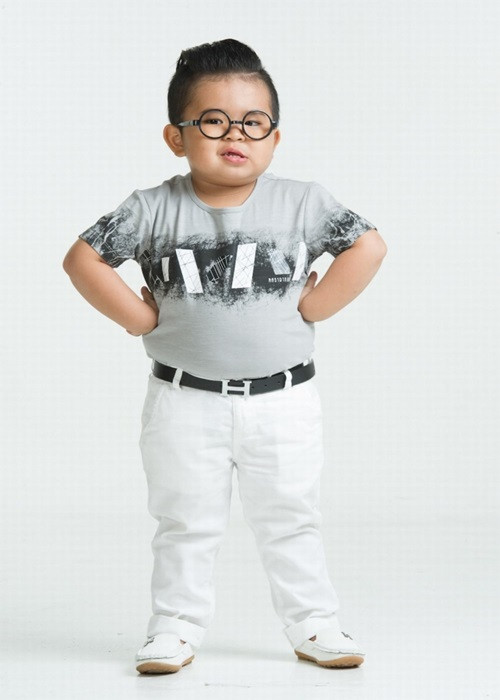 Từ mạng xã hội, Ku Tin phủ sóng hình ảnh rộng rãi hơn khi tham gia tranh tài tại cuộc thi Người hùng tí hon, Thách thức danh hài. Ảnh: Thế giới điện ảnh