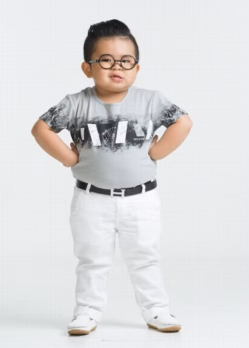 Từ mạng xã hội, Ku Tin phủ sóng hình ảnh rộng rãi hơn khi tham gia tranh tài tại cuộc thi Người hùng tí hon, Thách thức danh hài. Ảnh: Thế giới điện ảnh