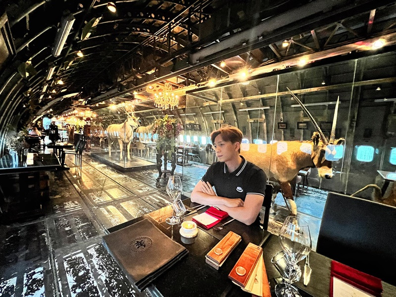 Cuộc sống giàu sang của Ngô Kiến Huy khiến nhiều người ghen tỵ. Ảnh: FBNV