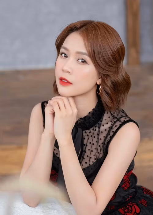 Sam không phủ nhận những người yêu trước đều có điều kiện kinh tế. Ảnh: FBNV