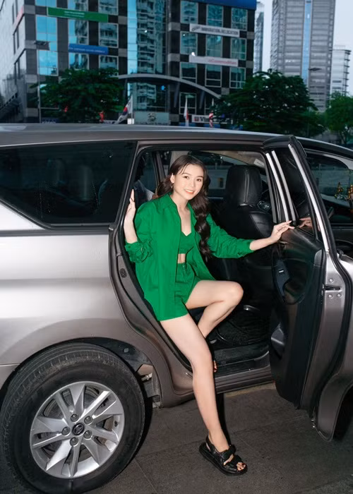 Sam cho rằng đây không phải một đòi hỏi quá đáng, khả năng tài chính của người yêu ở ngưỡng đó đối với cô đồng nghĩa với sự an toàn. Ảnh: FBNV