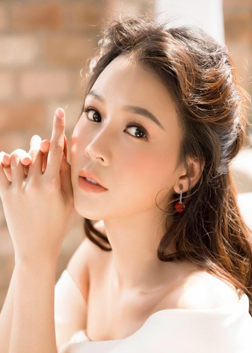 Thực tế, vào năm 2013, Sam hẹn hò một người đàn ông. Cả hai cũng dự đính đám cưới nhưng sau 2 năm yêu nhau, nhận ra quá nhiều sự khác biệt nên chia tay. Ảnh: FBNV