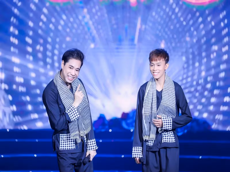 Trong liveshow, Ngọc Sơn tự hào khi cho rằng Hồ Văn Cường giờ đây đã trưởng thành vượt bậc, “lớn nhanh như một gã khổng lồ”.