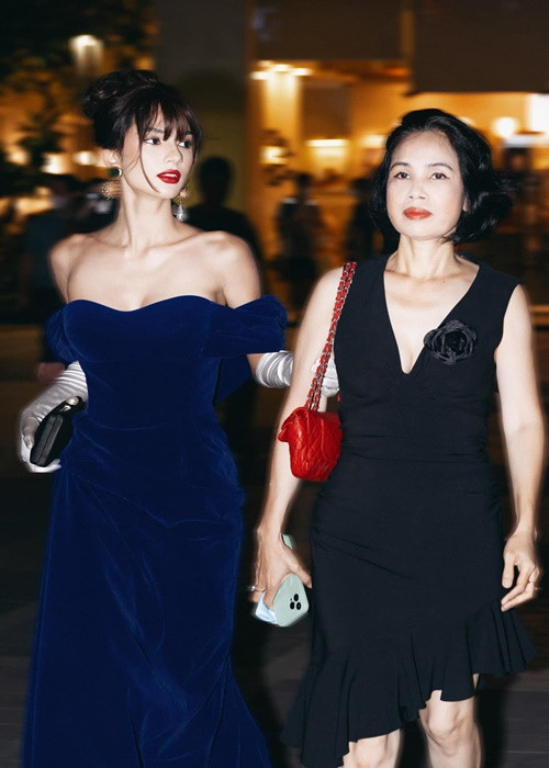 Nhan sắc con gái lai Tây Ban Nha của diễn viên Lê Hóa Nhan sac con gai lai Tay Ban Nha cua dien vien Le Hoa