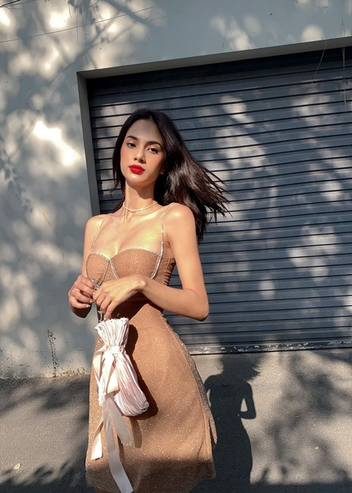 Ngoài làm người mẫu, Emma còn đóng MV của các ca sĩ, tham gia phim ảnh.