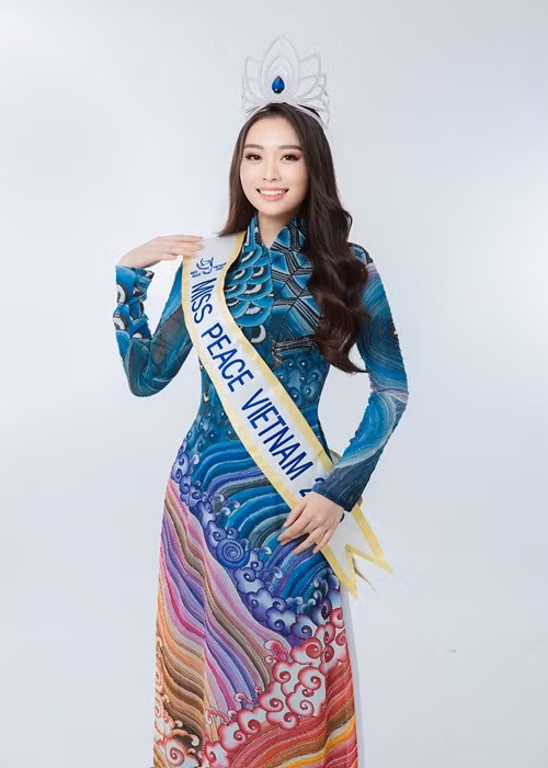 Trần Thị Ban Mai đăng quang Miss Peace Vietnam 2022. Cô cao 1m75, có số đo 3 vòng 84-62-92cm. Ảnh: BTC