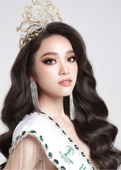 Phạm Kim Ngân đăng quang Hoa hậu Toàn cầu Việt Nam 2022. Cô cao 1m73, có số đo ba vòng: 82-61-92 cm. Ảnh: FBNV