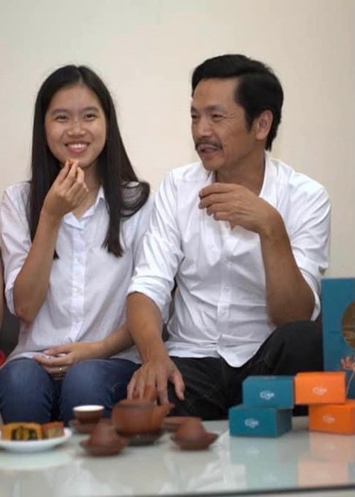 Nghệ sĩ Trung Anh xúc động và tự hào khi con gái giành học bổng giữa hàng trăm đơn ứng tuyển.