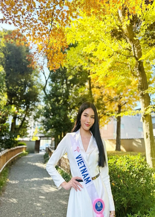 Mới đây, ban tổ chức Miss International 2022 - Hoa hậu Quốc tế 2022 mở cổng bình chọn trên một ứng dụng để thí sinh có cơ hội lọt thẳng vào top 15. Ở khu vực châu Á - châu Đại Dương, đại diện Việt Nam - Á hậu Phương Anh đang tạm dẫn đầu.