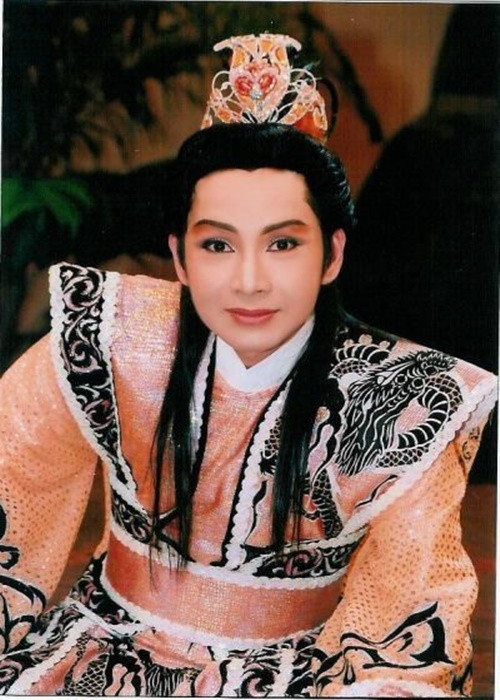 Năm 2007, Vũ Luân đoạt giải diễn viên xuất sắc Trần Hữu Trang lần 10. Năm 2015, anh được trao danh hiệu Nghệ sĩ Ưu tú. Vũ Luân có các vai diễn ấn tượng trong các vở: “Lương Sơn Bá - Chúc Anh Đài”, “Giang sơn mỹ nhân”, “Trời Nam”...Ảnh: Lao động