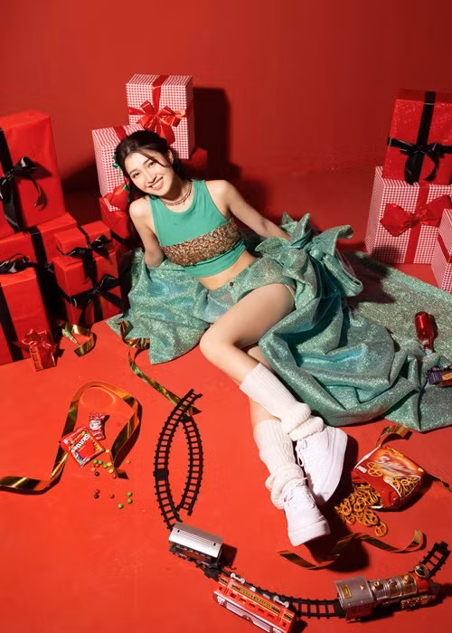 Trong concept thứ hai, Phương Nhi mang đến hình ảnh năng động.