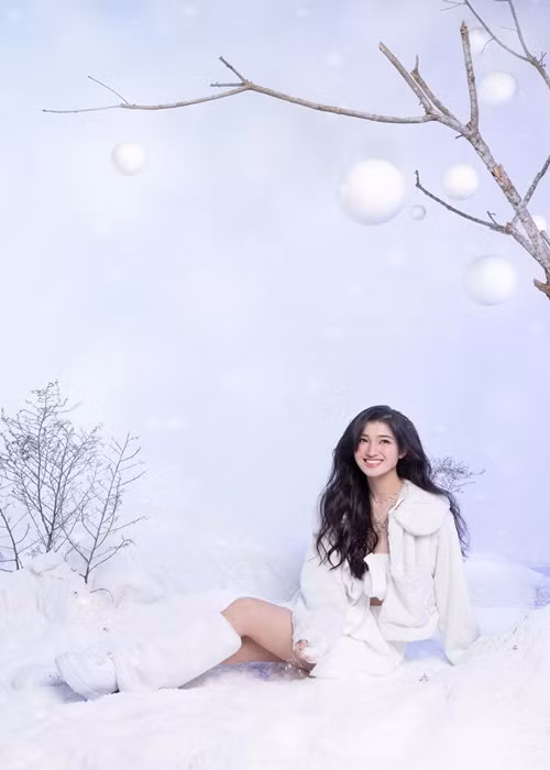 A hau Phuong Nhi xinh dep nhu nang cong chua tuyet