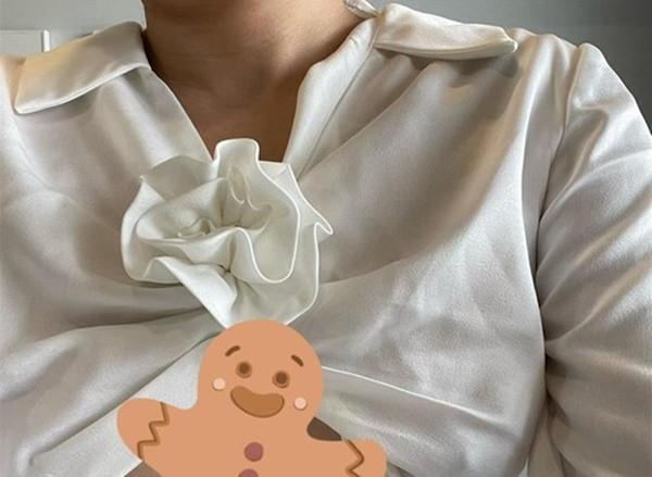 Sau khi được tư vấn chọn size L, Lý Phương Châu nhận hàng thì tá hỏa vì nhận được một chiếc áo gia công kém chất lượng, thậm chí còn hở cả nửa ngực khi mặc vào.