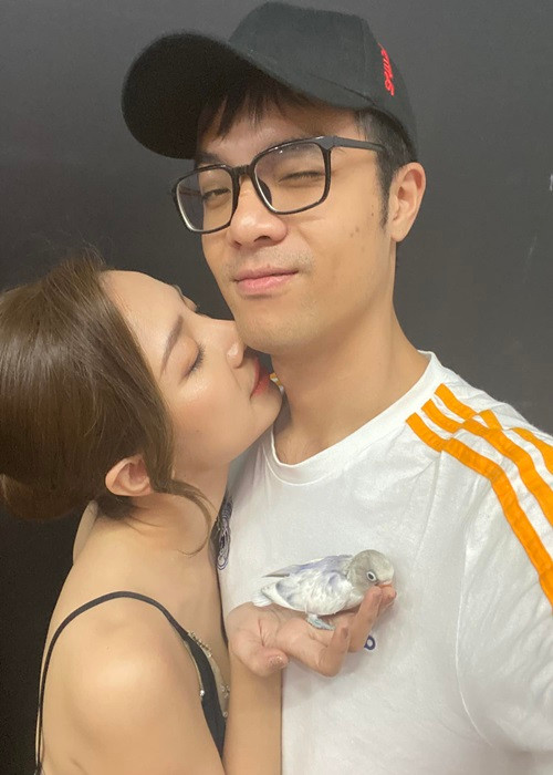 Minh Khuê từng yêu một người Singapore trước khi gặp bạn trai hiện tại. Ảnh: FBNV